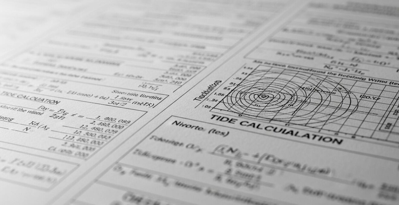 Illustration d’un calendrier de marée avec calculs de profondeur sous coque